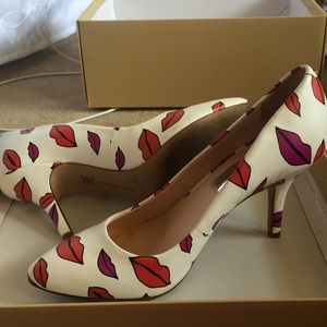INC lip shoes